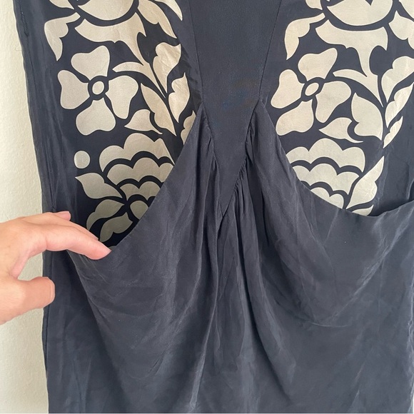 Tibi 100% Silk Mini Black and Tan Floral Sleeveless Dress Draped Pockets Size 2 - Picture 4 of 6